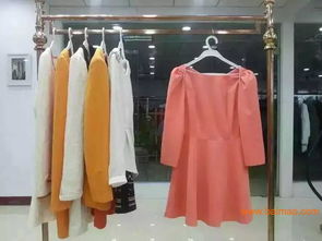 服裝廠家直銷(xiāo)新趨勢(shì) 尾貨與品牌折扣女裝的批發(fā)之道