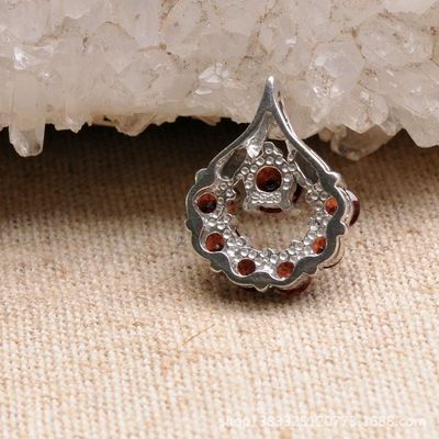 東海縣盛飾珠寶 寶石級純天然石榴石包銀邊掛墜的魅力與價值